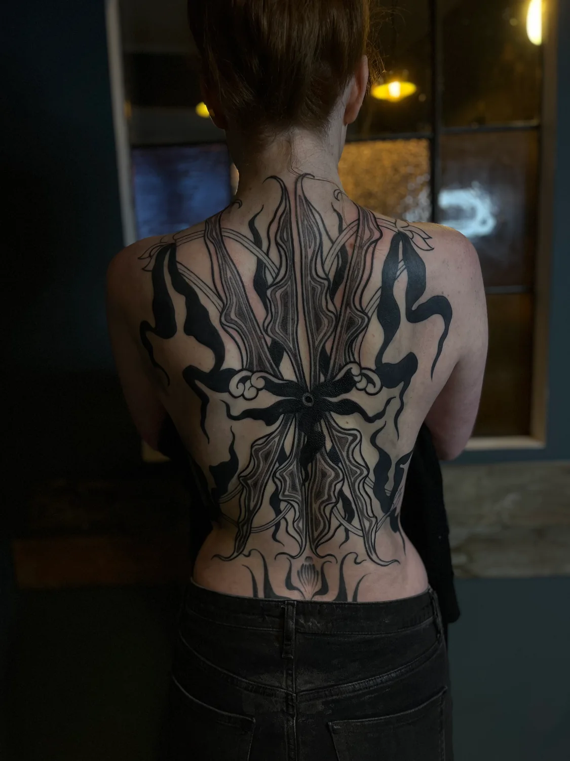 Ornamentales Blackwork über den ganzen Rücken von Tom